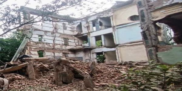 भारत संचार निगम लिमिटेड की खंडहर ईमारत ढही, १ घायल, रेस्क्यू टीम पहुँची