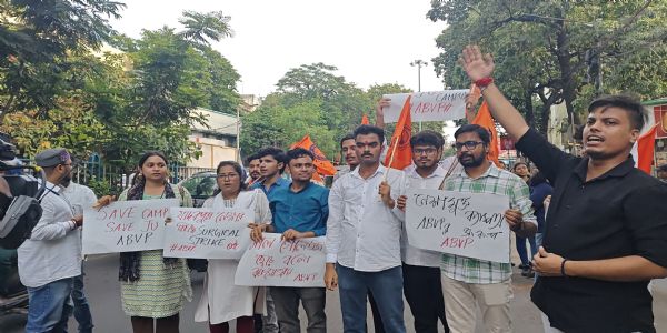 जादवपुर विश्वविद्यालय में छात्रा की मौत पर एबीवीपी का विरोध, सुरक्षा और सीसीटीवी लगाने की मांग