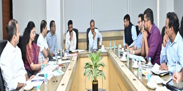 मुख्यमंत्री साय के प्रमुख सचिव सुबोध कुमार सिंह ने की नक्सल प्रभावित जिलों में विकास कार्यों की समीक्षा