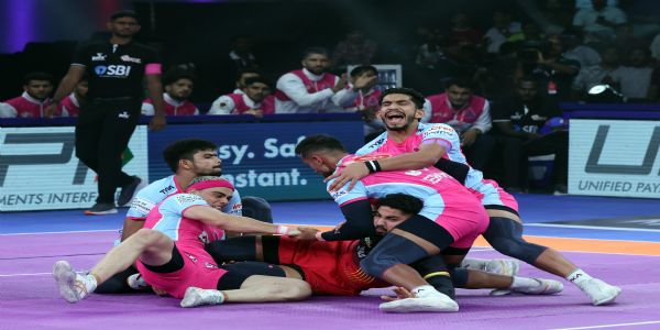 पीकेएल-12 में बुल्स की जीत की हैट्रिक, जयपुर को अपने घर में पहले ही मैच में मिली शिकस्त