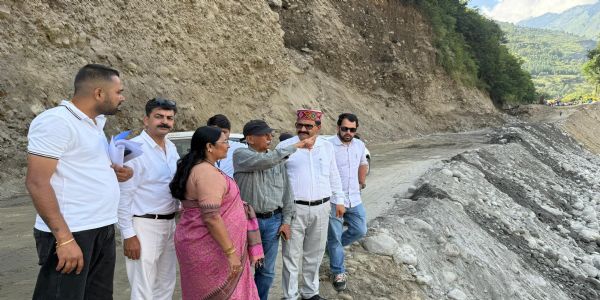 केंद्रीय राज्य मंत्री सावित्री ठाकुर ने किया आपदा प्रभावित क्षेत्रों का दौरा