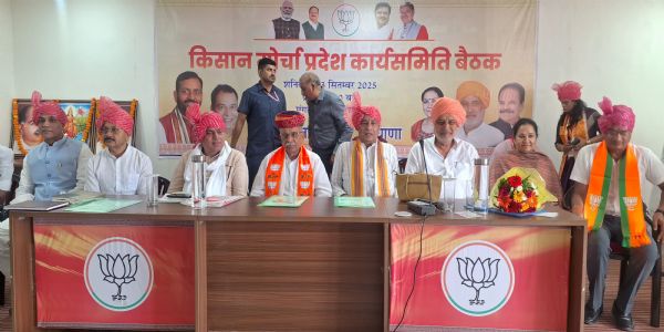 कांग्रेस ने दो-दो रुपये के चेक देकर उड़ाया था किसानाें का मजाक: मोहन लाल बड़ौली