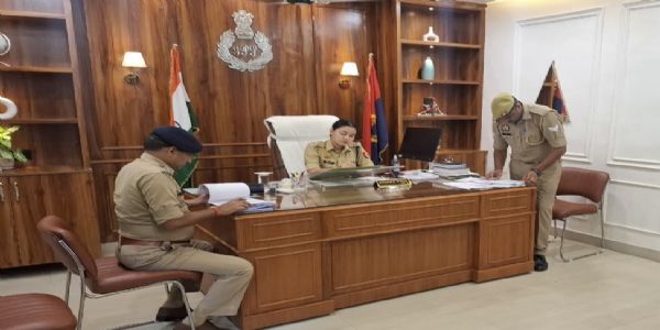 थाना फरीदपुर में लंबित विवेचनाओं की समीक्षा, एसपी (दक्षिणी) ने दिए कड़े निर्देश