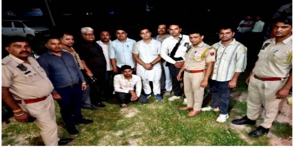 15 लाख रुपये की मादक पदार्थ अफीम सहित गिरफ्तार
