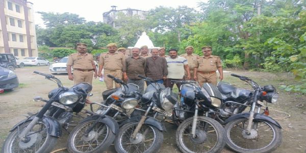 बहेड़ी पुलिस ने पकड़े तीन शातिर चाेर, पांच चोरी की बाइक बरामद