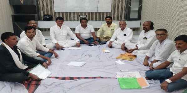 कांग्रेस जिलाध्यक्ष ने सभी प्रखंड अध्यक्ष के साथ बैठक कर प्रत्याशियों के चयन पर की रायशुमारी
