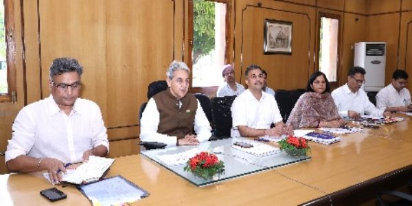 ग्रामीण एवं शहरी सेवा शिविरों में आए हर व्यक्ति की समस्या का निस्तारण हो, जिलों को बेहतर प्रदर्शन पर मिले पहचान : मुख्य सचिव