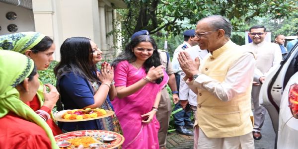 टिहरी में महिला समूह ने किया मॉरीशस के प्रधानमंत्री का अभिनंदन