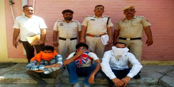 रतिया में होटलों पर पुलिस की छापेमारी: देह व्यापार का पर्दाफाश, तीन संचालक गिरफ्तार, एक फरार