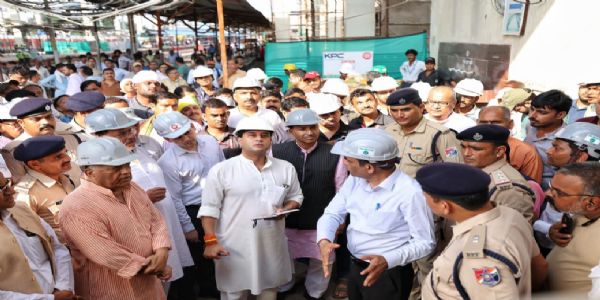 सिंधिया ने ग्वालियर में किया रेलवे स्टेशन का निरीक्षण, रिनोवेशन कार्य का लिया जायजा
