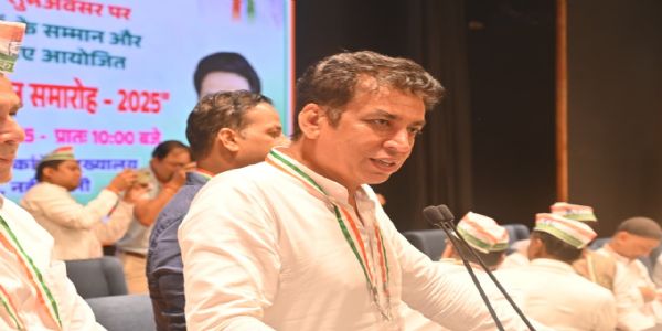 यूईआर-2 पर टोल टैक्स वसूली के खिलाफ 360 खाप पंचायत के समर्थन में कांग्रेस