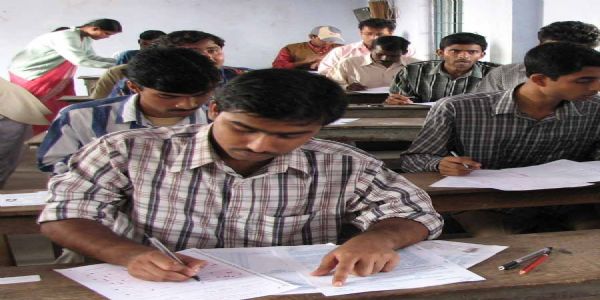 एसएससी परीक्षा से पहले फिर गरमाई सियासत, प्रश्नपत्र फर्जीवाड़े को लेकर आरोप-प्रत्यारोप तेज
