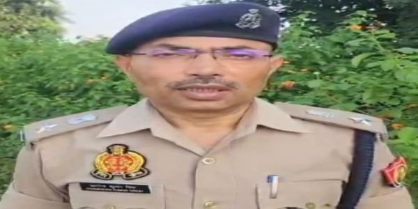 युवक की सिर कुचलकर हत्या, खेत में मिली लाश, जांच में जुटी पुलिस