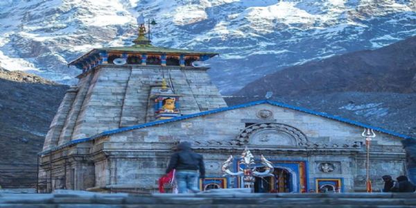 श्री महावीर मंदिर दुर्गा पूजा समिति इस वर्ष बना रहा केदारनाथ मंदिर का पंडाल