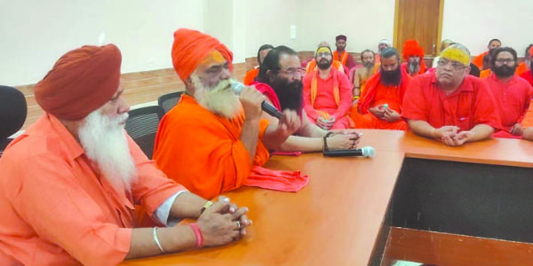 उत्तराखंड आपदा के पीड़ितों की मदद करेगा अखाड़ा परिषद