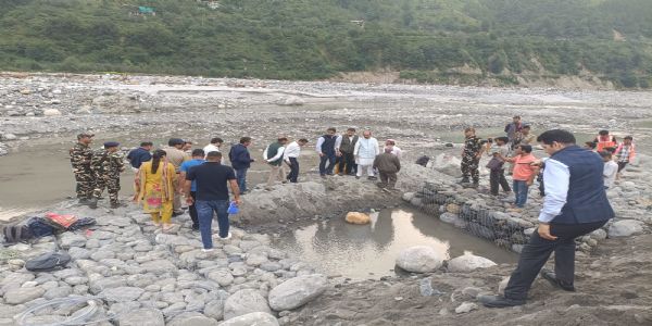 केंद्रीय राज्य मंत्री अजय टमटा ने किया कुल्लू में आपदा प्रभावित क्षेत्र का दौरा