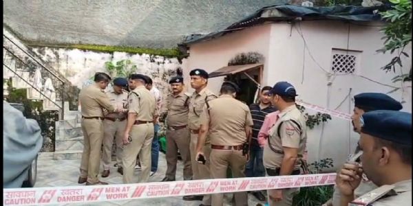 पुलिस की घेराबंदी में फंसे बदमाश ने खुद काे गोली मारकर की आत्महत्या