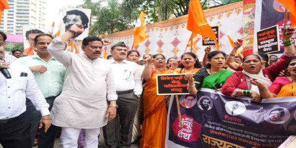 ठाणे में भारत पाक क्रिकेट मैच विरुद्ध यूबीटी शिवसेना का प्रदर्शन