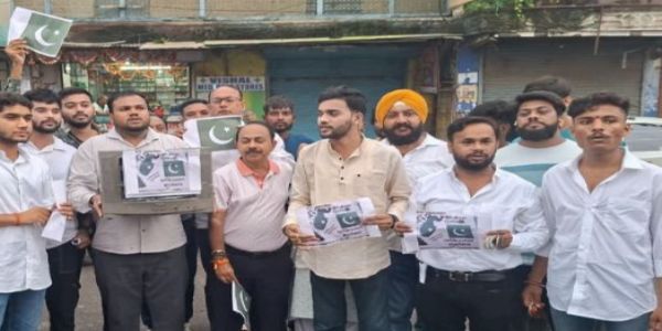 जबलपुर : भारत-पाकिस्तान मैच के विरोध में एनएसयूआई का प्रदर्शन