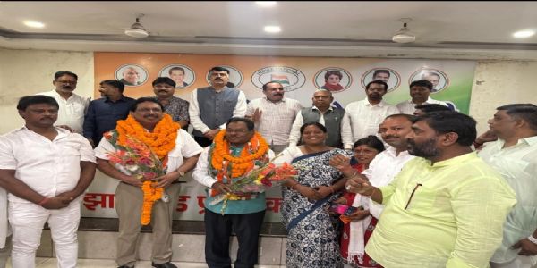 पूर्व अपर सचिव सहित दर्जनों लोगों ने ली कांग्रेस की सदस्य्ता