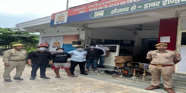 पुलिस ने माॅल में छापा मारकर अवैध हुक्का बार पकड़ा, दो गिरफ्तार