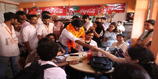 अभाविप का प्रचार अभियान तेज, डीयू के विभिन्न कॉलेजों में छात्रों से की चर्चा