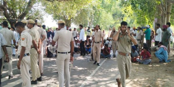 सिरसा: सन्नी हत्याकांड के विरोध में ग्रामीणों ने किया रोड जाम,हंगामे के बाद अंतिम संस्कार