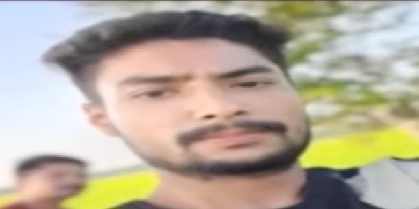 कार के अंदर शव बरामद