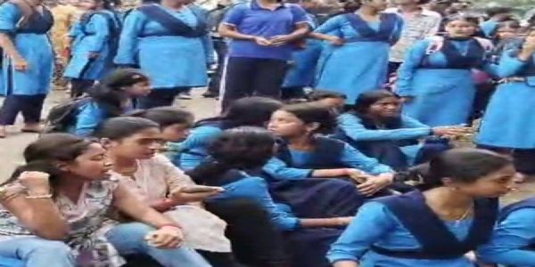 बागदा के स्कूल में सहायक प्रधानाध्यापक पर छात्राओं से दुर्व्यवहार का आरोप