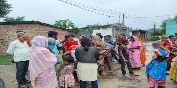 भटपुरा गांव के बहियार से अर्धनग्न महिला का शव बरामद,हत्या की आशंका