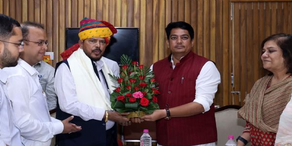 केंद्रीय सामाजिक न्याय एवं अधिकारिता राज्य मंत्री ने की विभागीय योजनाओं की समीक्षा