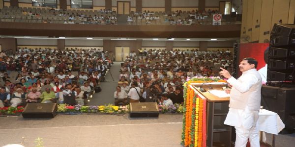 मुख्यमंत्री मोहन यादव ने 10 मूर्धन्य साहित्यकारों को राष्ट्रीय हिंदी भाषा सम्मान से किया विभूषित