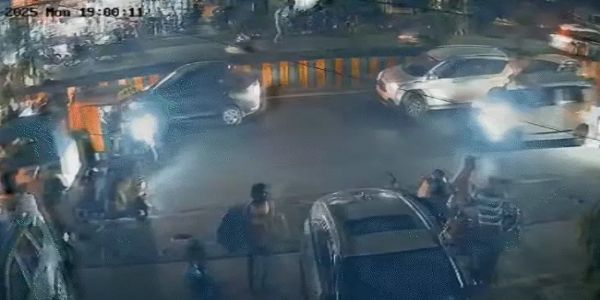 मप्र के इंदौर में नो एंट्री में घुसे बेकाबू ट्रक ने कई लोगों को कुचला, दो की मौत
