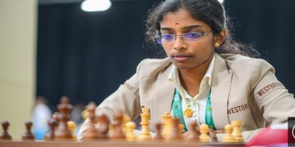 फिडे ग्रैंड स्विस 2025 : महिला वर्ग में वैशाली संयुक्त बढ़त पर, प्रज्ञानानंद की कैंडिडेट्स उम्मीदों को झटका