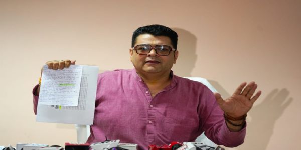 एमसीडी शिक्षा विभाग के निदेशक संजय सिंह का तबादला: विपक्ष ने उठाए सवाल, जांच की मांग