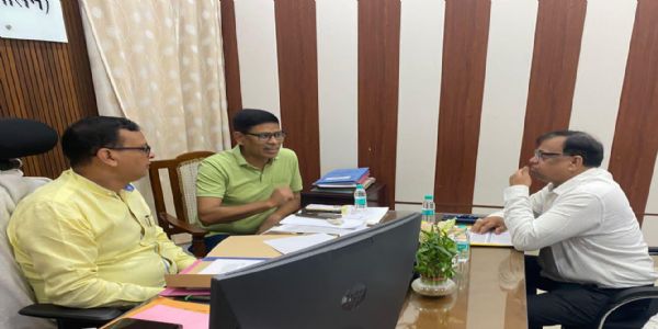 पहचान छिपाकर अधिकारियों व कर्मचारियों के विरुद्ध शिकायत करने वाले गिरोहों पर कसेगा शिकंजा, तीन सदस्यीय जांच समिति गठित
