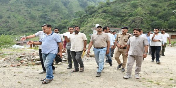 जिलाधिकारी ने आराकोट बंगाण क्षेत्र के आपदा प्रभावित क्षेत्रों का किया निरीक्षण ‌