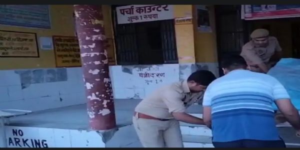 कार की चपेट में आने से टहलने निकले बुजुर्ग की मौत