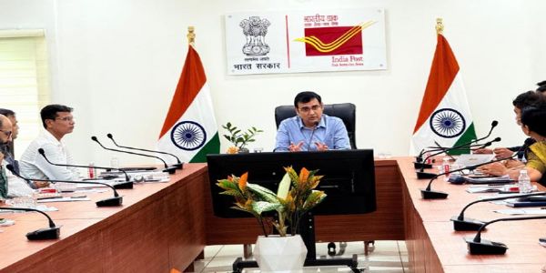 हिन्दी भाषा भारतीय संस्कृति, संस्कारों एवं जीवन मूल्यों की प्रबल सम्वाहक : कृष्ण कुमार यादव