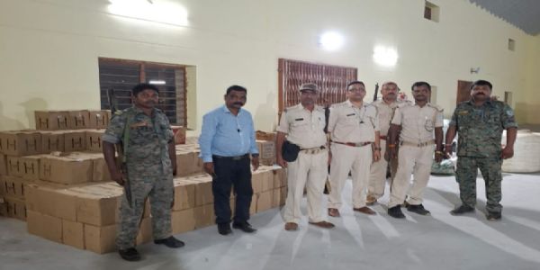 मिनी शराब फैक्ट्री का भंडाफोड़, भारी मात्रा में अवैध शराब जब्त