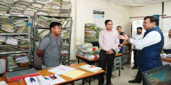 मुख्य सचिव ने सचिवालय परिसर की व्यवस्थाओं का किया निरीक्षण