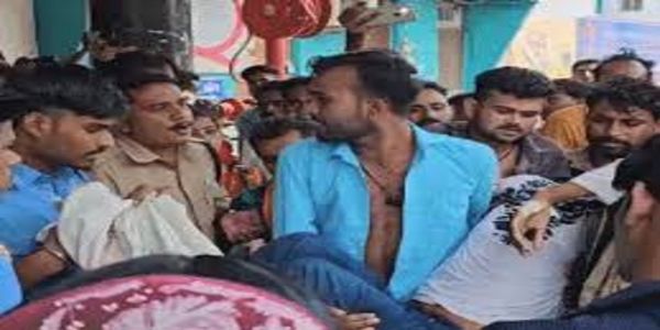 मंदसौर में प्रेमी जोड़े ने कीटनाशक पीकर की आत्महत्या, युवती के परिजनों का अस्पताल में हंगामा