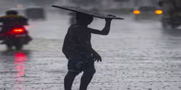 मुंबई सहित महाराष्ट्र के कई जिलों में मूसलाधार बारिश से जनजीवन प्रभावित