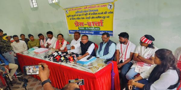 आदिवासियों पर हमले के खिलाफ 17 अक्टूबर को डीसी कार्यालय का घेराव : गीताश्री