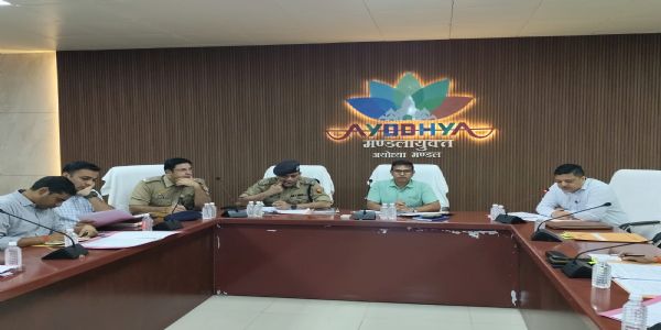 मंडलायुक्त ने दीपोत्सव और परिक्रमा मेला काे लेकर की तैयारी बैठक