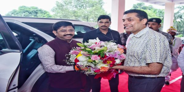 औद्योगिक क्षेत्रों में हो रहे कार्यों की अधिकारी करें निरीक्षण : नन्द गोपाल नन्दी