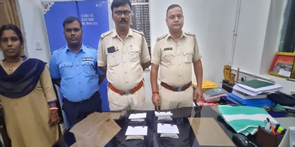 कलियाचक में पुलिस की छापेमारी, 413 ग्राम ब्राउन शुगर के साथ आरोपित गिरफ्तार