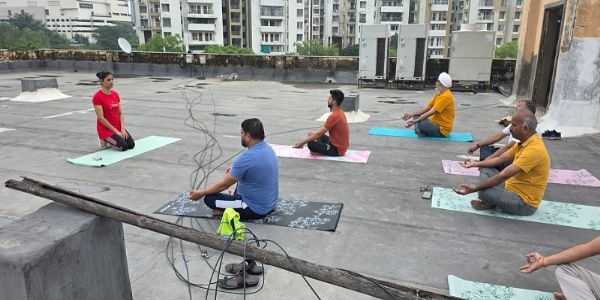 नगरीय प्रशासन संचालनालय में योग शिविर का आयोजन, योगासन के साथ ध्यान का कराया अभ्‍यास
