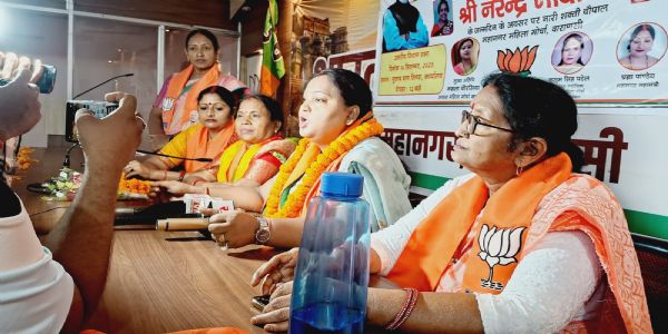 भाजपा महिला मोर्चा के सेवा पखवाड़े में लगी चौपाल