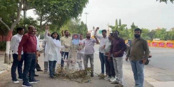 कांग्रेस अभाव अभियोग प्रकोष्ठ ने फूंका विधानसभा अध्यक्ष देवनानी का पुतला